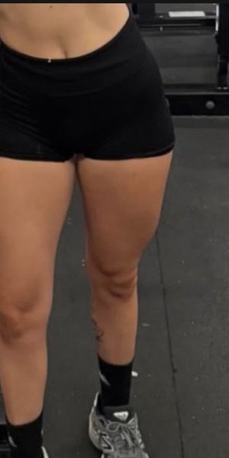 Sara después, entrenando en el gimnasio